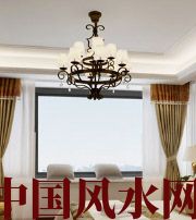大兴安岭卧室镜面吊顶影响夫妻财运？